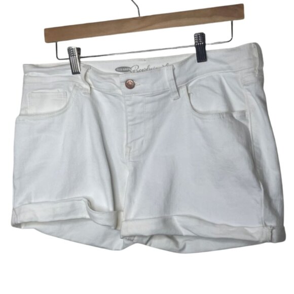 OLD NAVY | Women’s Boyfriend White Denim Stretch Shorts | Size 12 - Picture 5 of 11